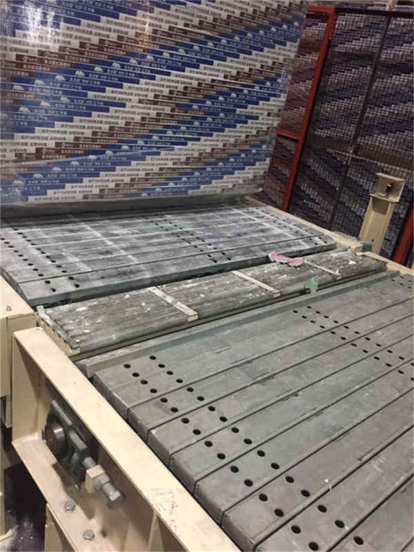 Heavy-duty Flat Top Chain Conveyor Line For Sales