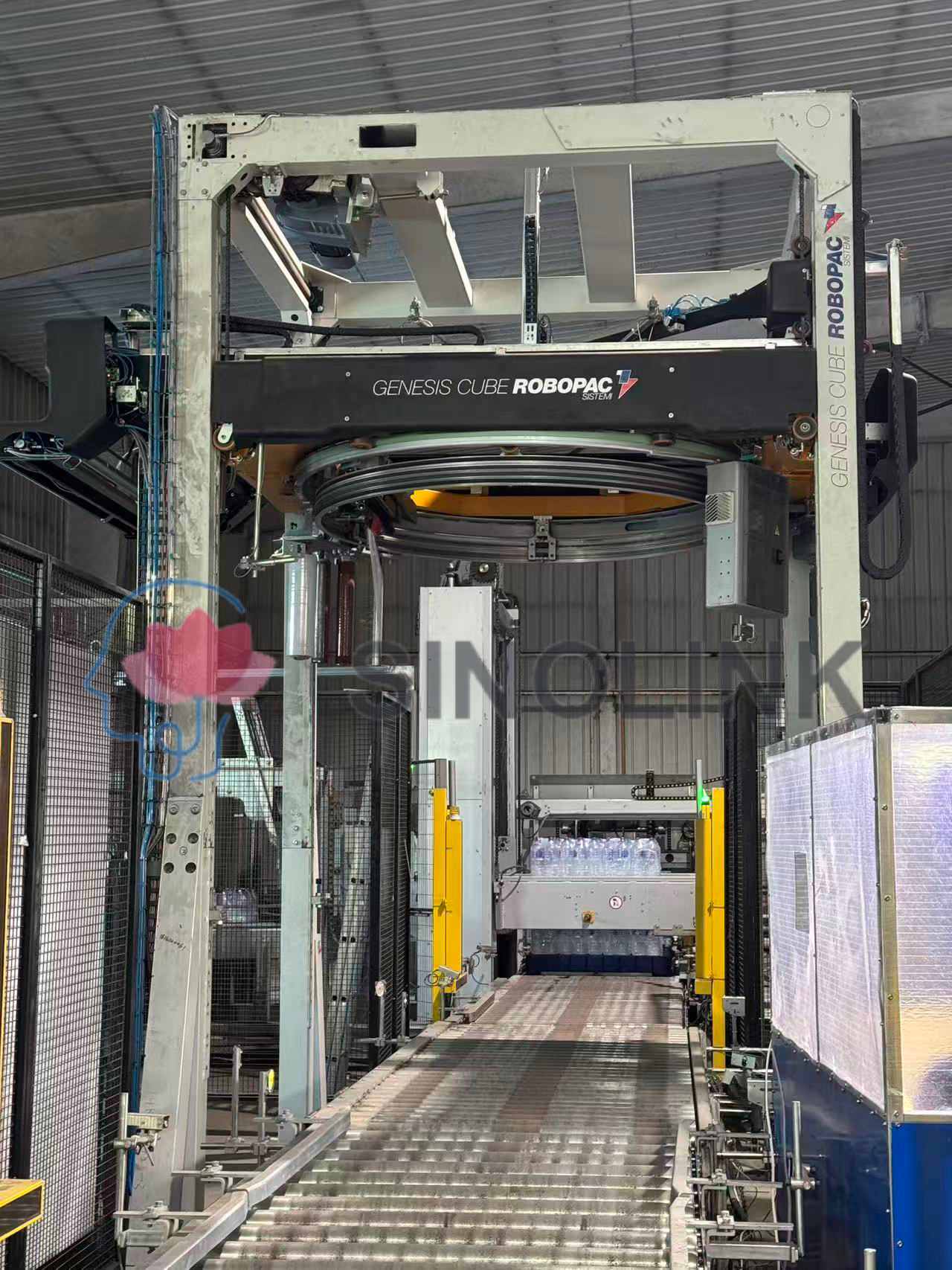 Ring wrapping machine, turntable wrapping machine