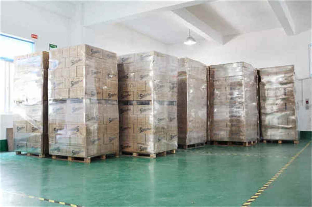 Hot Sales 20um/25um Wrapping PE Hand Use Stretch Film Hot Sales 20um/25um Wrapping PE Hand Use Stretch Film