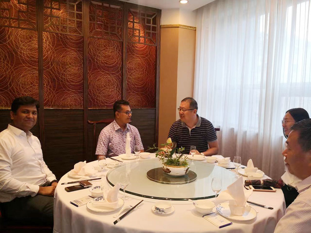 Clients From Bangladesh For Signing The Agreement On The Order Of 30 Sets Pallet Wrapper