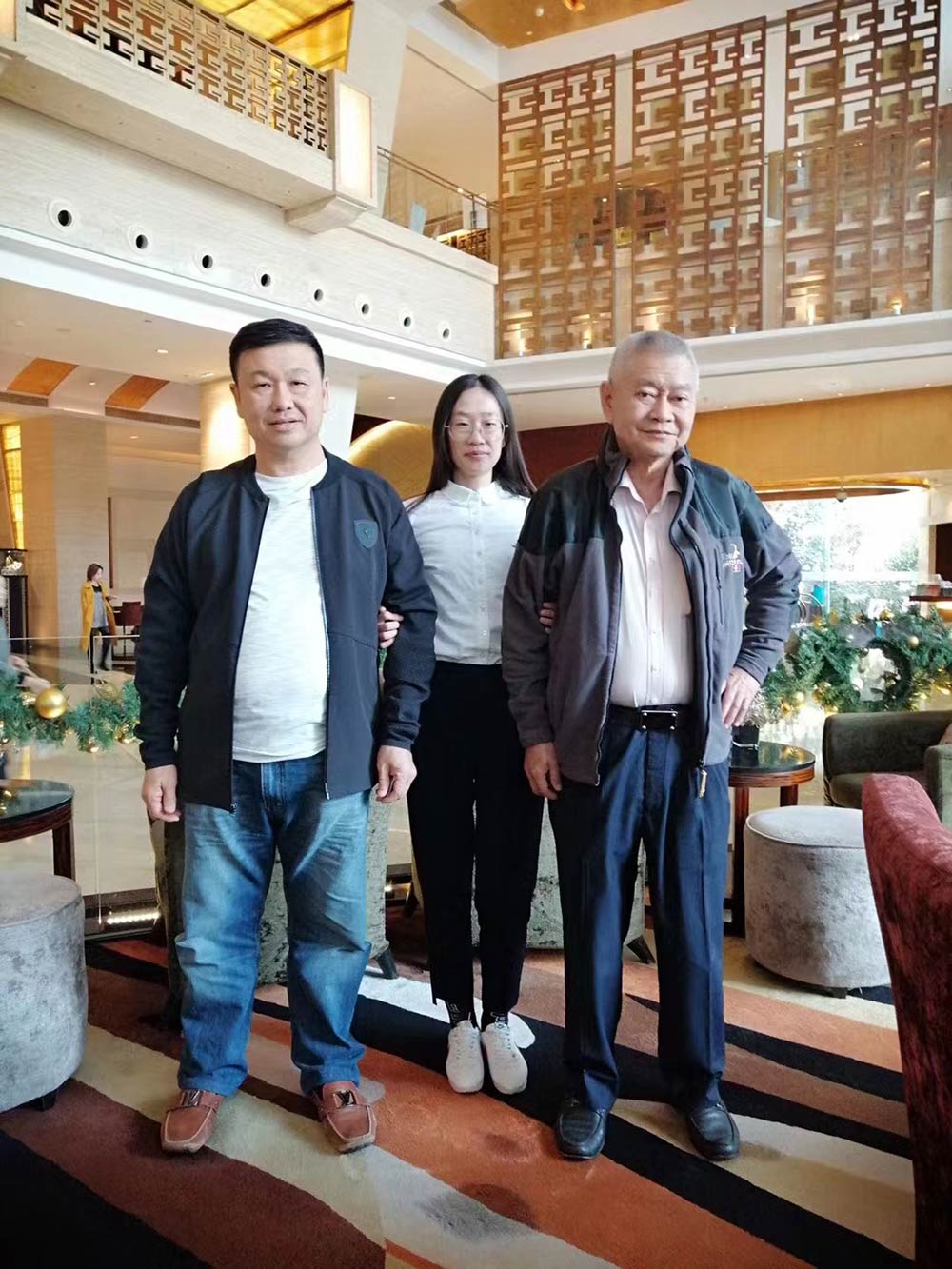 Clients From Singapore For Signing The Agreement On The Order Of 10sets Automatic Turntable Wrapper With Top Sheep Dispenser