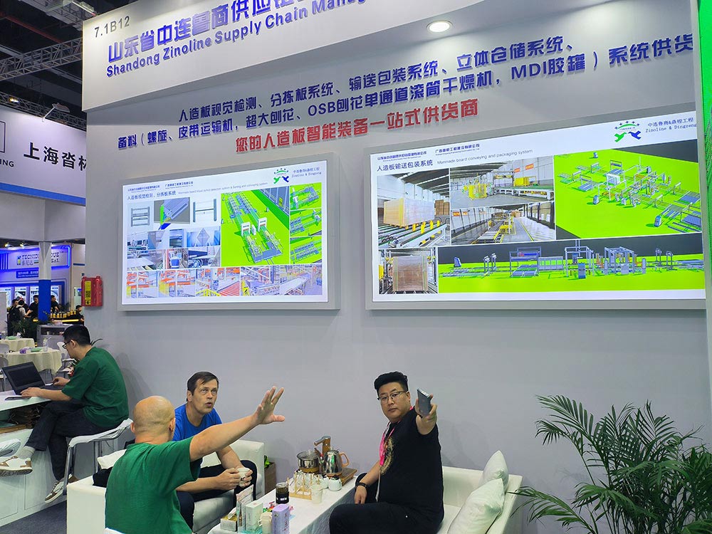 Russia Clients Discussing The Technology And Business Of Automatic Packaging Line For Manmade Board Industry In Woodworking Exhibition