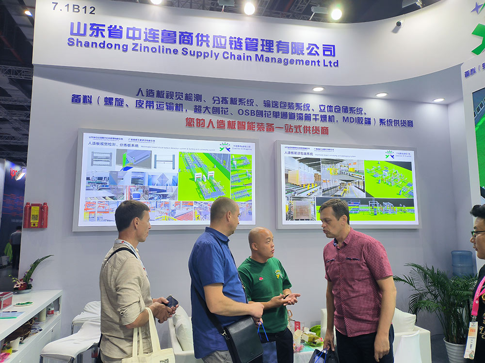Russia Clients Discussing The Technology And Business Of Automatic Packaging Line For Manmade Board Industry In Woodworking Exhibition