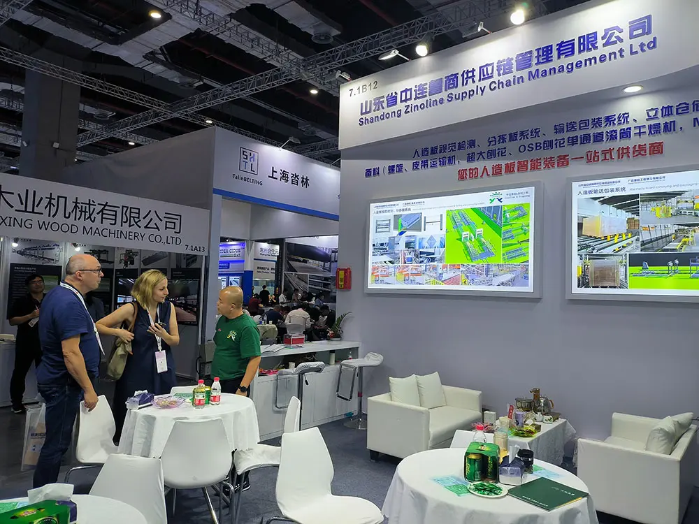 Russia Clients Discussing The Technology And Business Of Automatic Packaging Line For Manmade Board Industry In Woodworking Exhibition