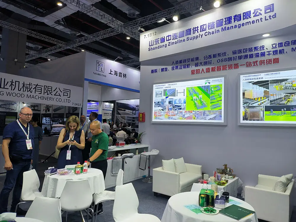 Russia Clients Discussing The Technology And Business Of Automatic Packaging Line For Manmade Board Industry In Woodworking Exhibition