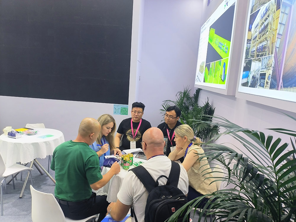 Russia Clients Discussing The Technology And Business Of Automatic Packaging Line For Manmade Board Industry In Woodworking Exhibition