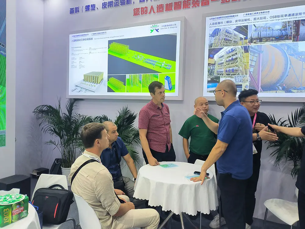 Russia Clients Discussing The Technology And Business Of Automatic Packaging Line For Manmade Board Industry In Woodworking Exhibition Russia Clients Discussing The Technology And Business Of Automatic Packaging Line For Manmade Board Industry In Woodworking Exhibition